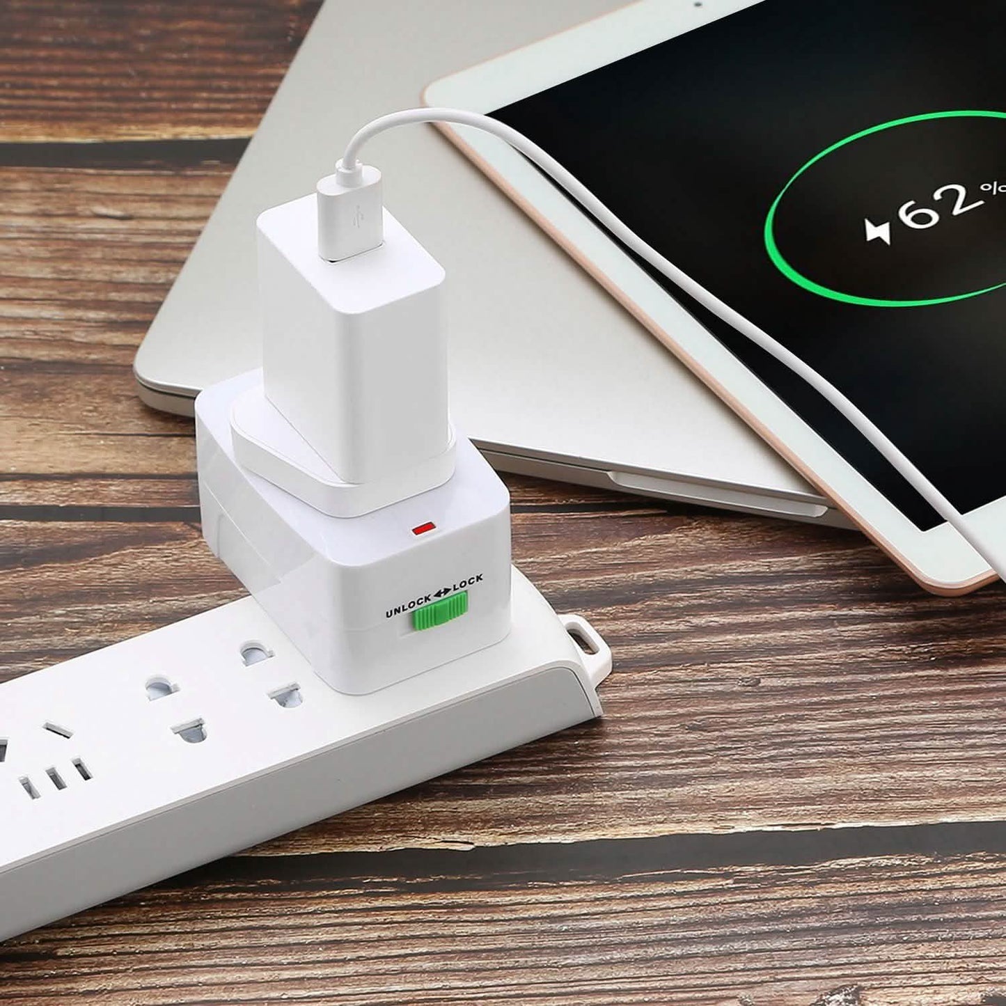Universal-Reiseadapter mit 4 austauschbaren Steckern