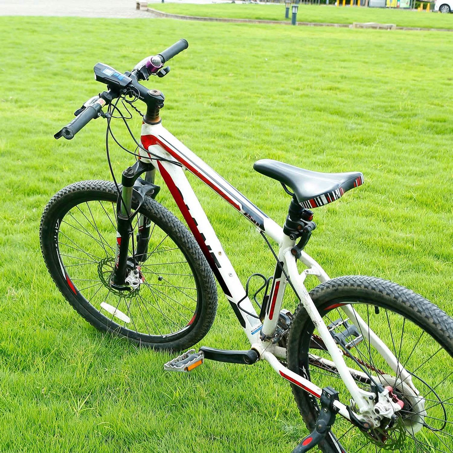 USB wiederaufladbares Fahrradlicht-Set mit Tachometer und Kilometerzähler