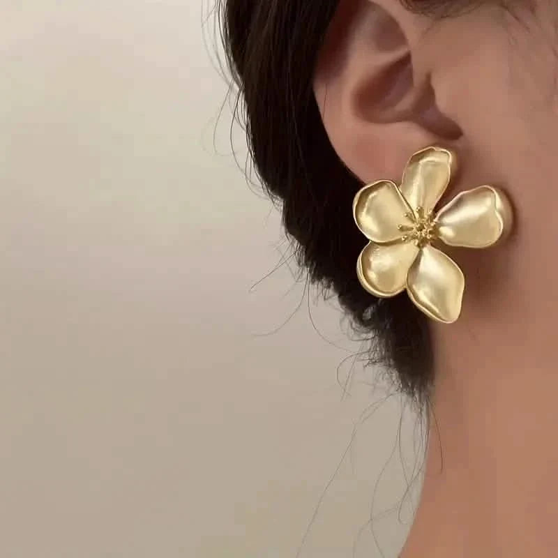 Vintage Ohrringe mit goldenen Blumen im französischen Stil