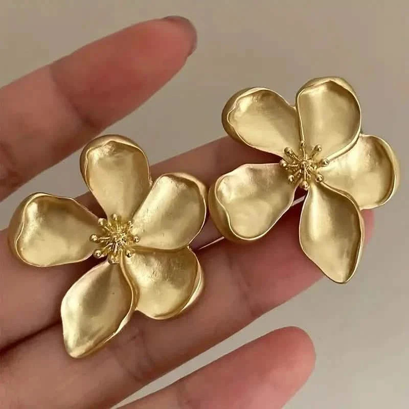 Vintage Ohrringe mit goldenen Blumen im französischen Stil