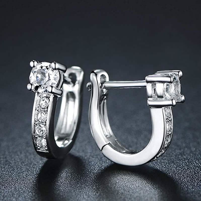 Weißgold-plattierte Swarovski Elements Kristall-Ohrringe (Huggie)