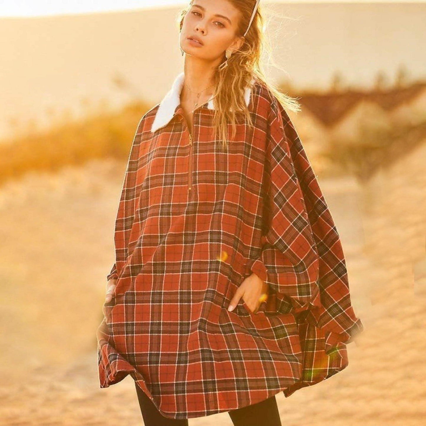 Winter-Poncho mit Karomuster und Taschen