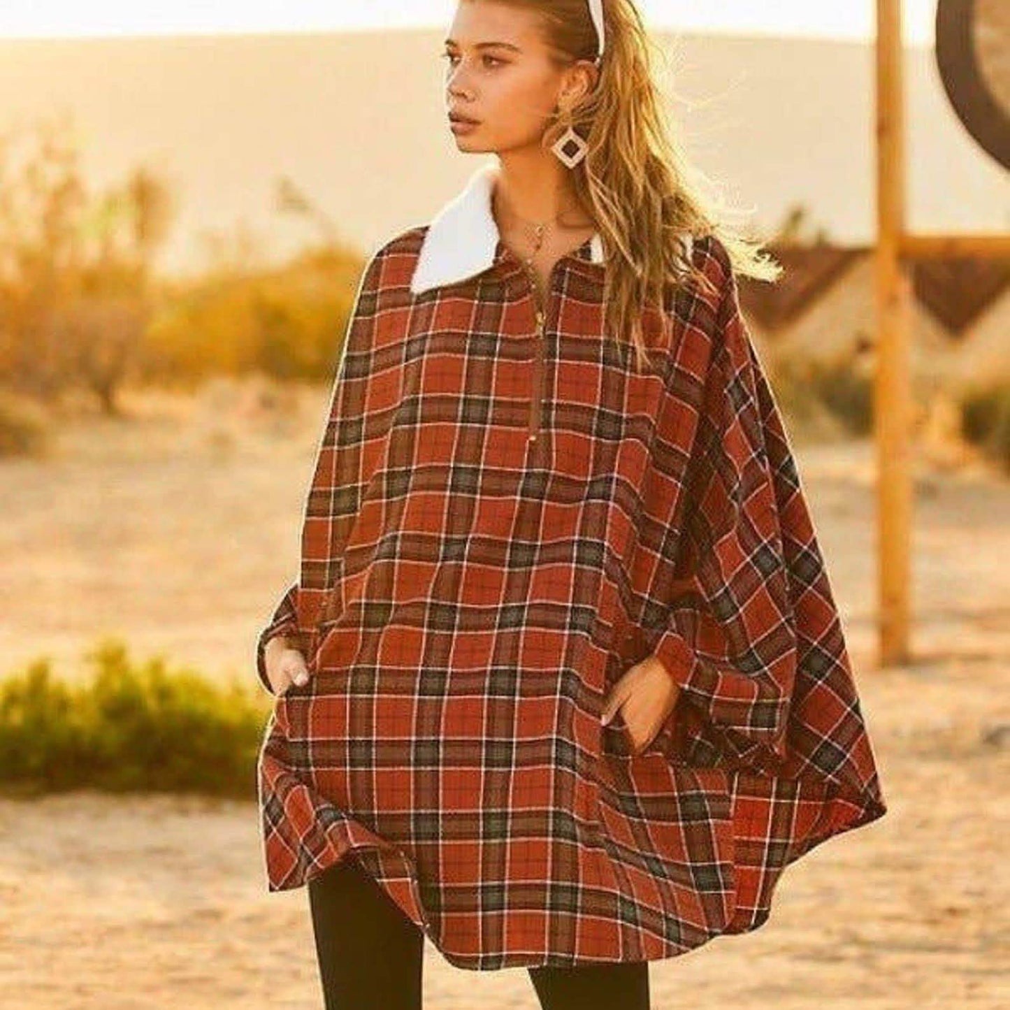 Winter-Poncho mit Karomuster und Taschen