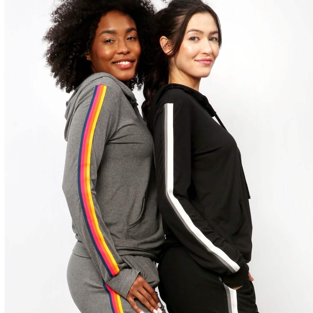 Leichter Kapuzenpullover für Damen mit Akzentstreifen im College-Stil
