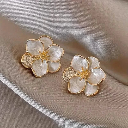 Ohrstecker aus Zinklegierung mit hübschem Blumenmuster